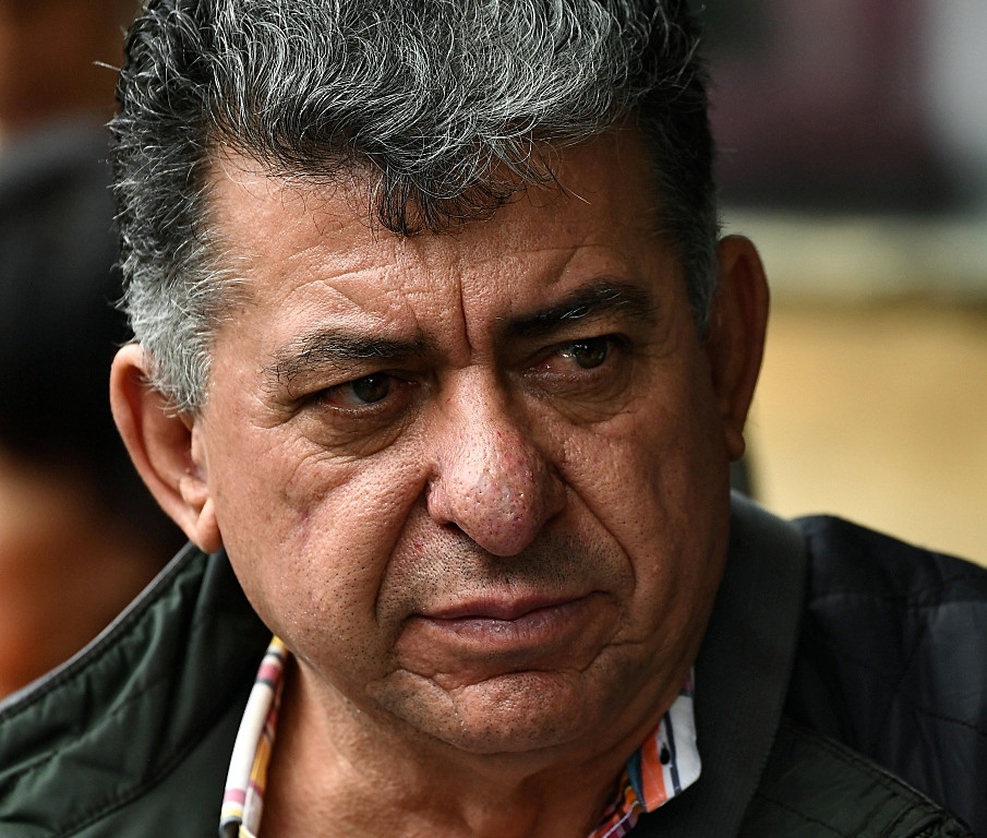 【繁杂的人群中用D5加长焦镜头快速抓拍】