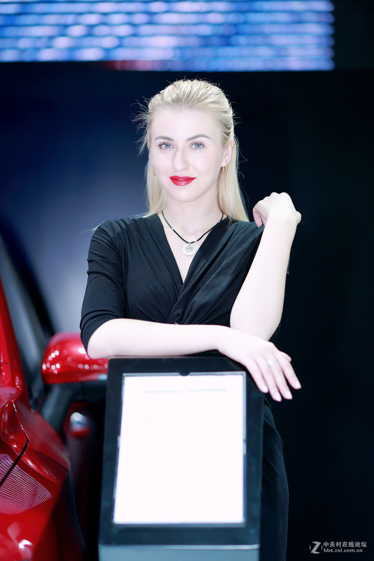 乌克兰车模缇娜