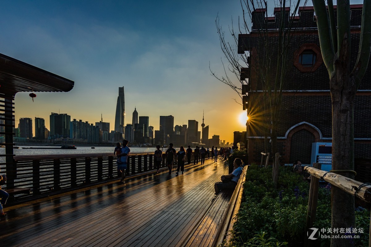 杨浦滨江的顺光逆光
