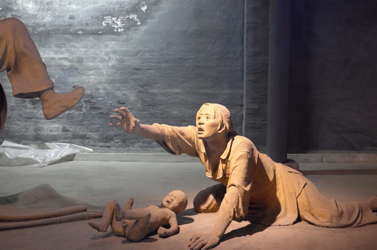原创组图丨重庆罗中立美术馆展出《收租院》群雕铸铜作品-新闻中心-南海网