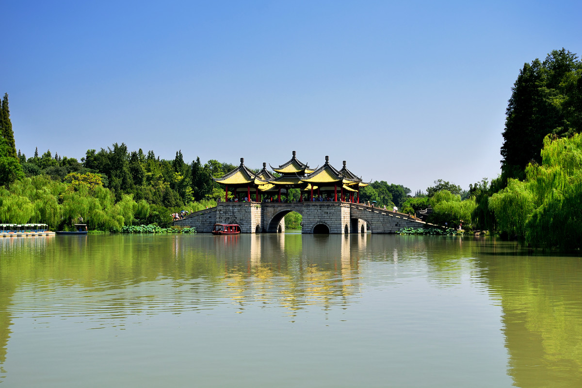 瘦西湖上五亭桥刚柔之美