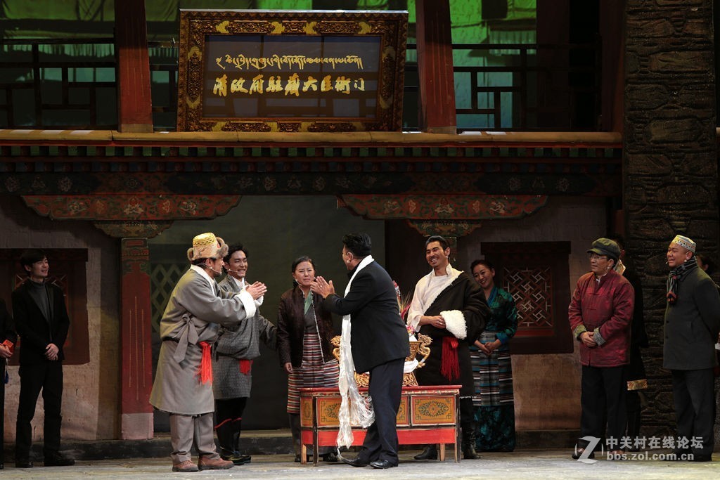 西藏话剧--------八廓北院现场剧照