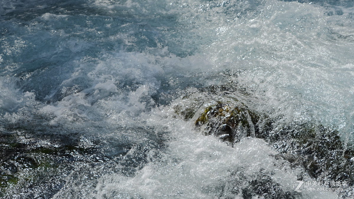 九寨沟流动的水