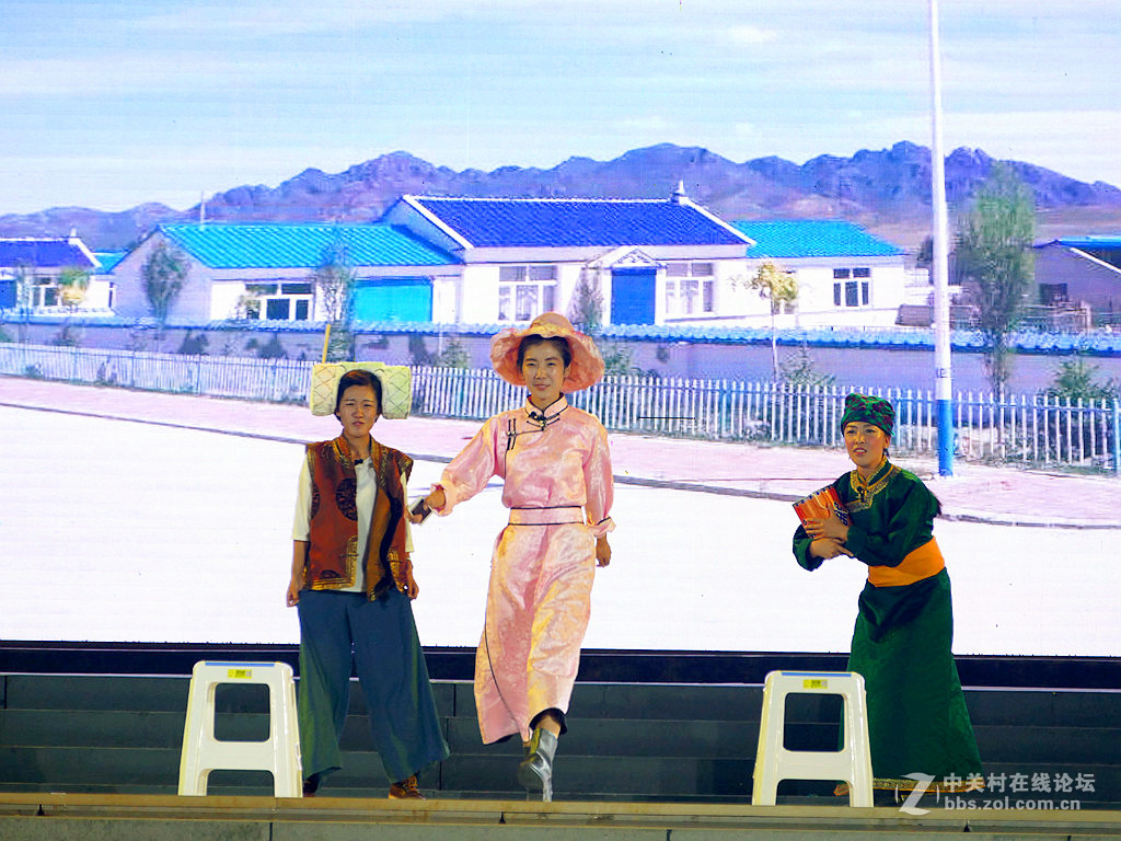 手持露天舞台夜景