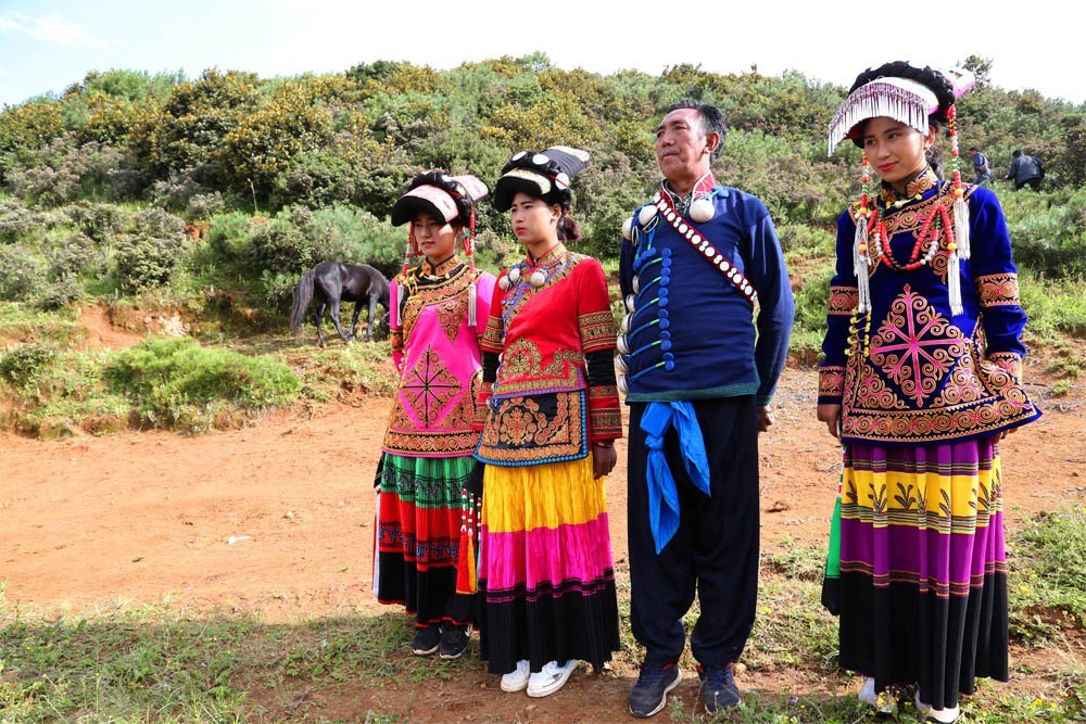 大涼山彝族服飾