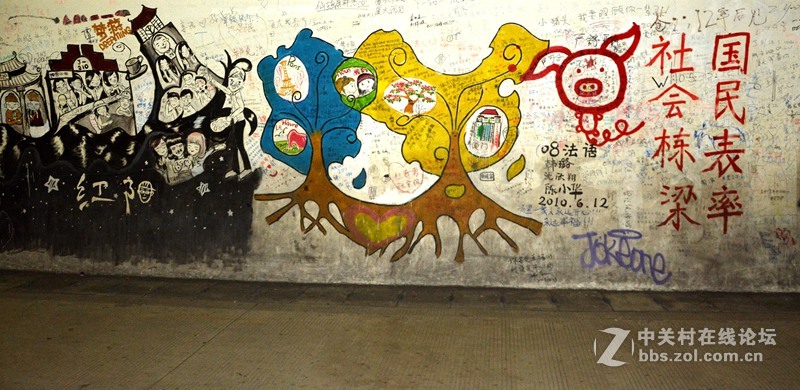 我到厦门后，看见厦门大学的学子们，创作的作品，感觉非常的有意思，很有特点，与大家