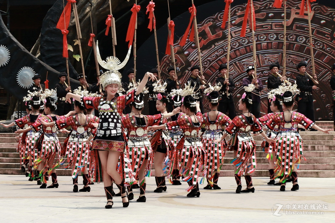 苗族舞蹈经典动作图片