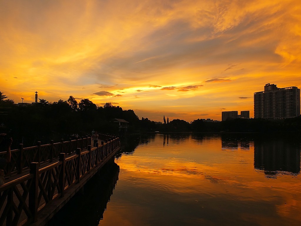 傍 晚 景 色（二十四）