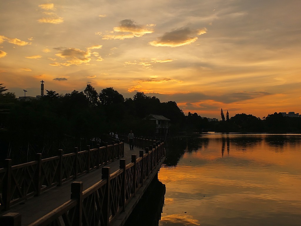 傍 晚 景 色（二十四）