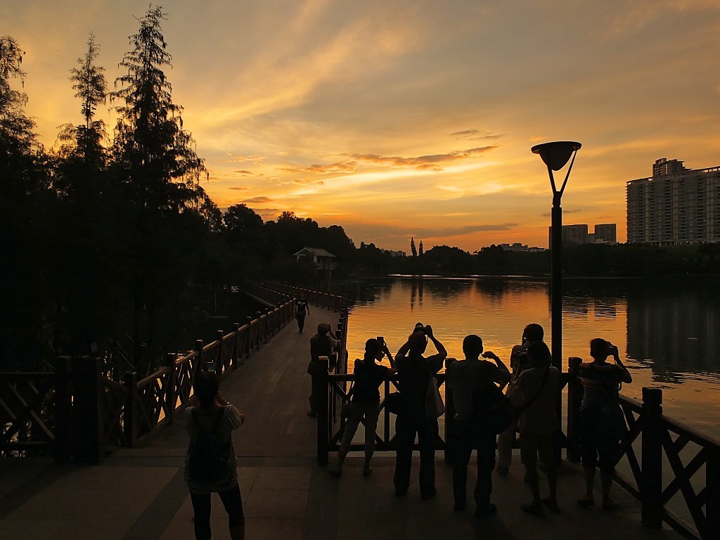 傍 晚 景 色（二十四）