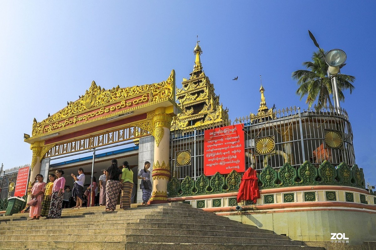 缅甸丁茵水中佛塔