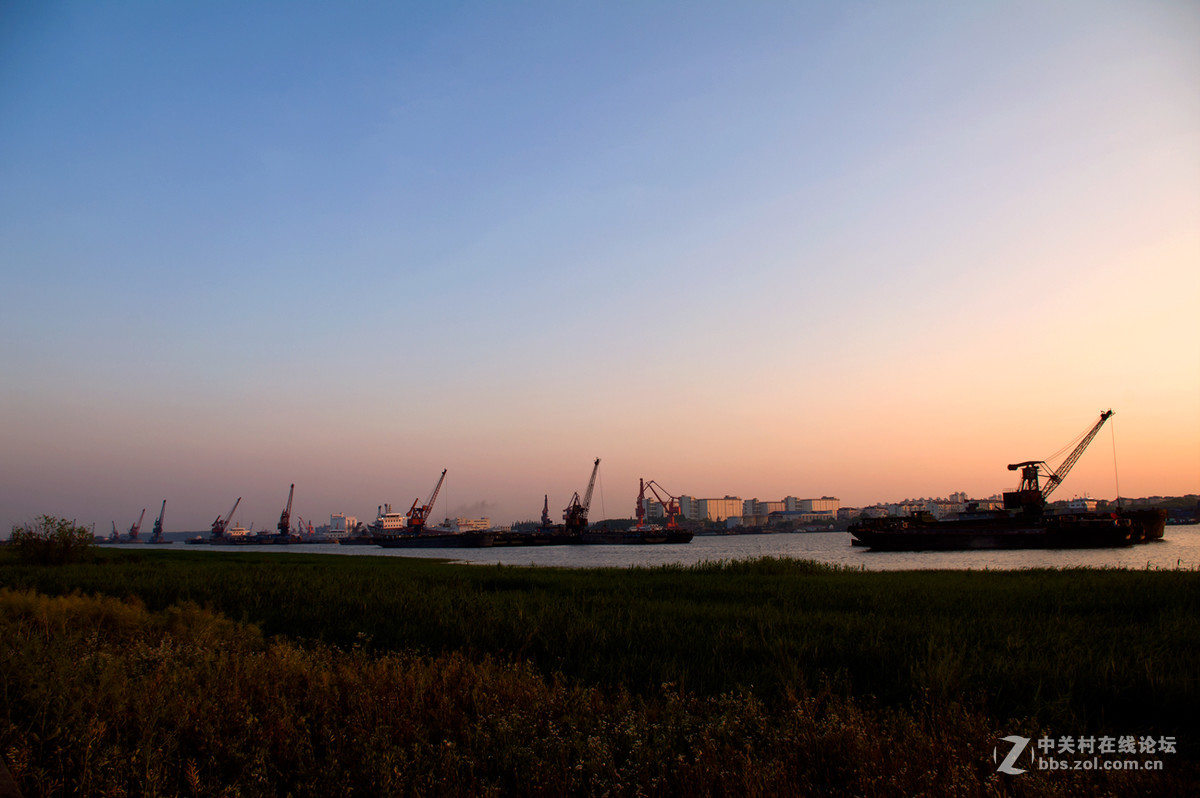 黄昏后的闵浦大桥