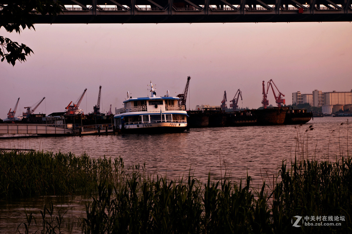 黄昏后的闵浦大桥