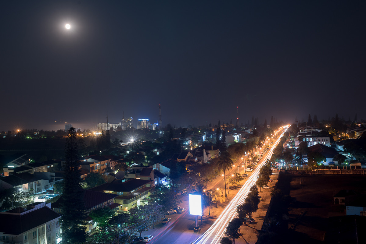 十五的月亮十六圆