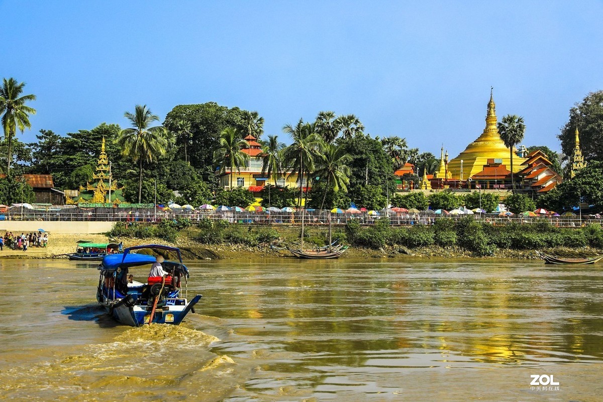 缅甸丁茵水中佛塔