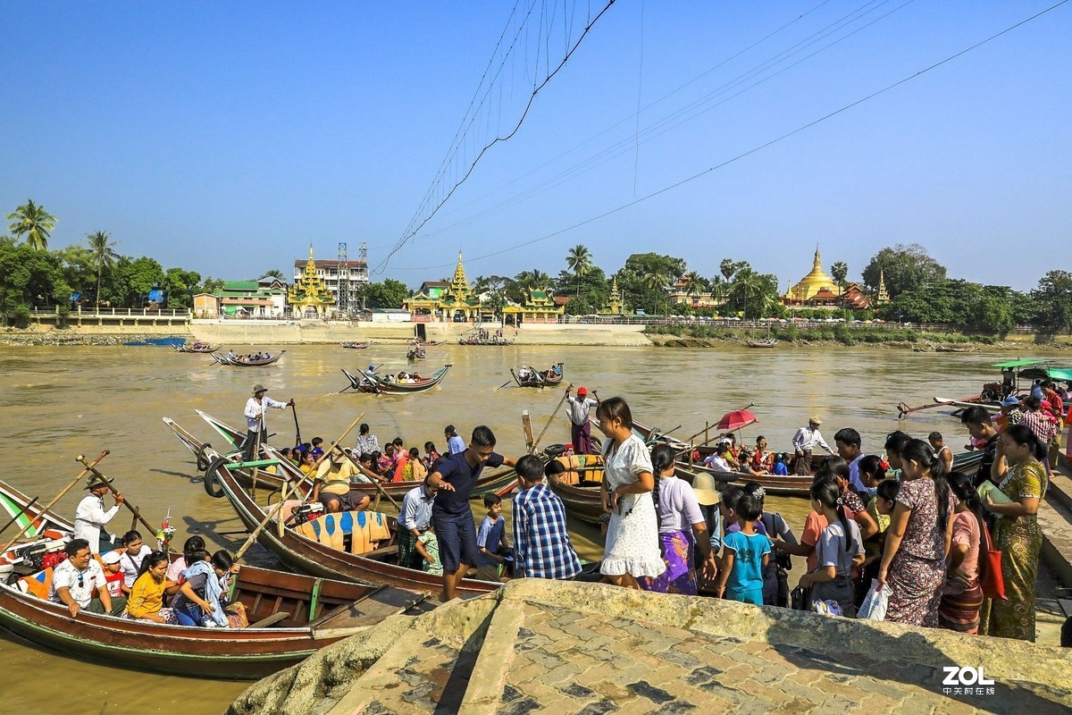 缅甸丁茵水中佛塔