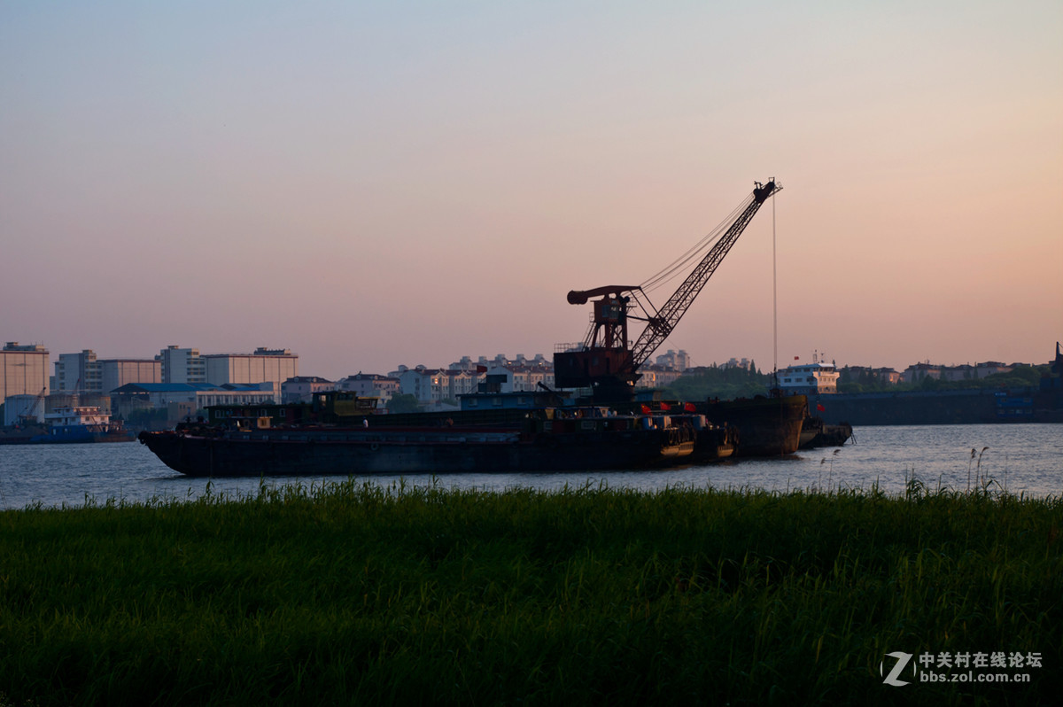 黄昏后的闵浦大桥