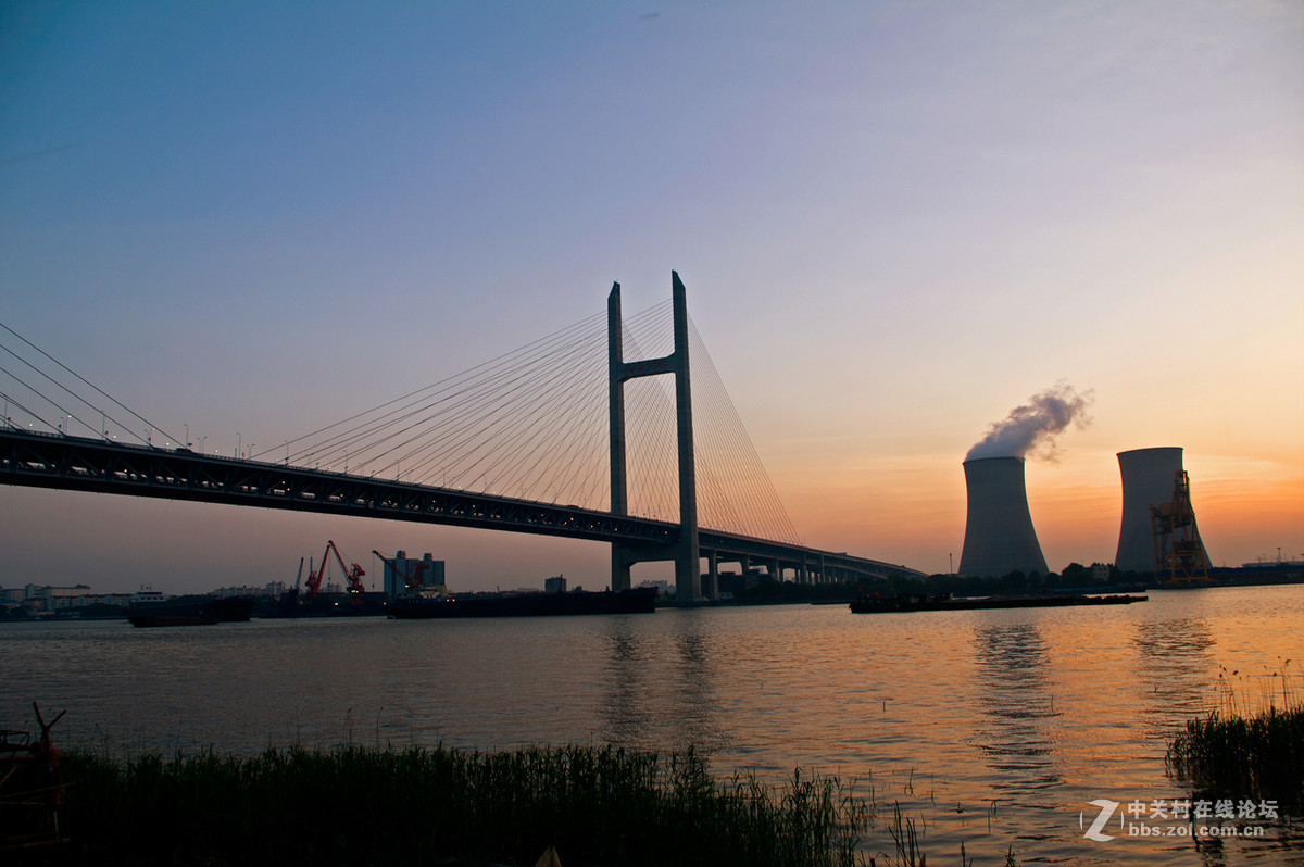 黄昏后的闵浦大桥