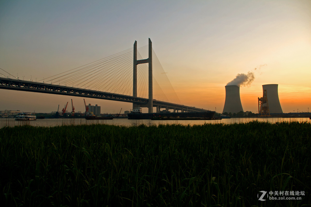 黄昏后的闵浦大桥