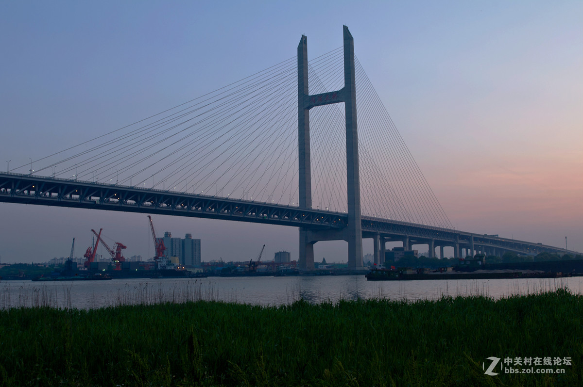 黄昏后的闵浦大桥