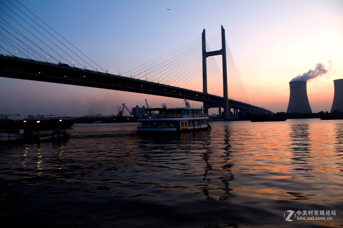 黄昏后的闵浦大桥
