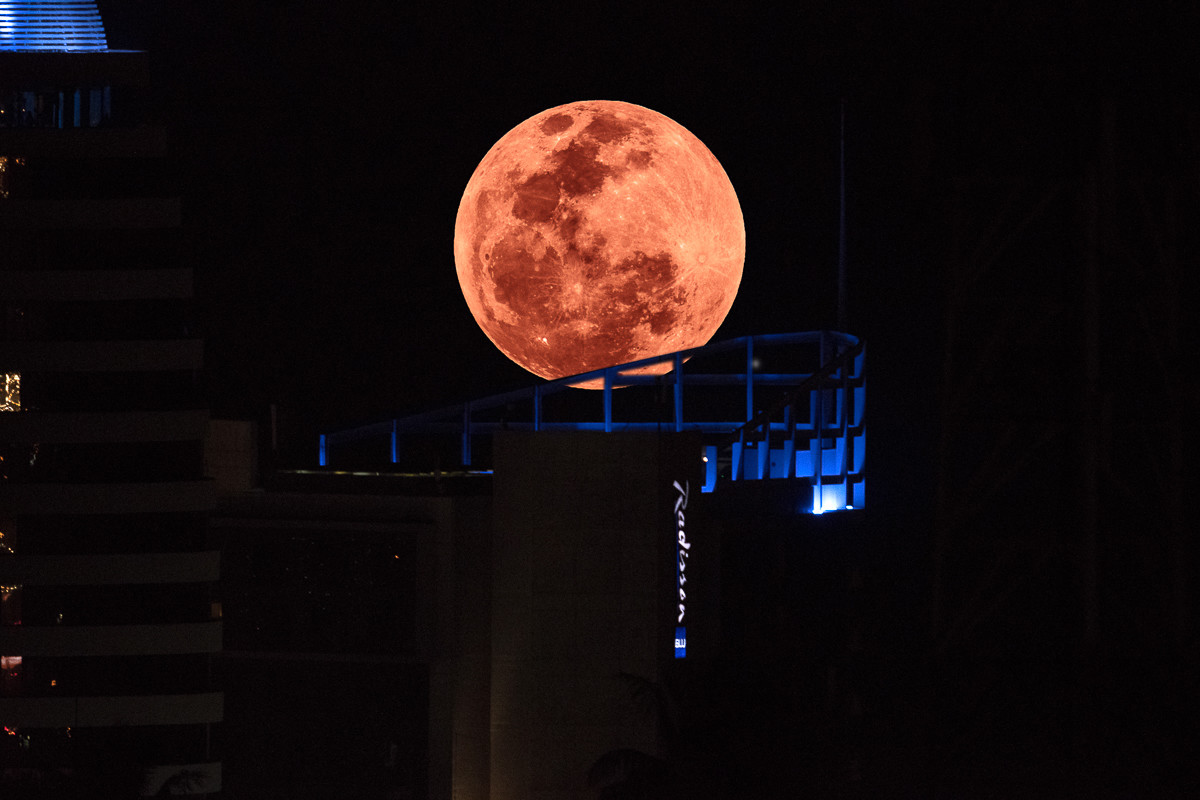 十五的月亮十六圆