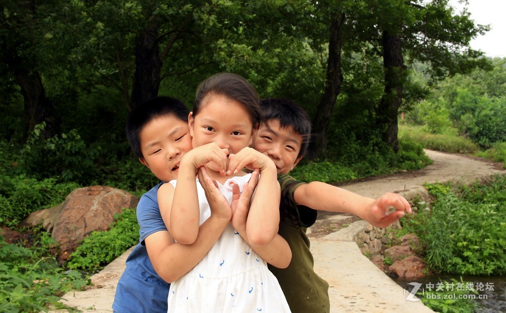 快乐童年---捉泥鳅