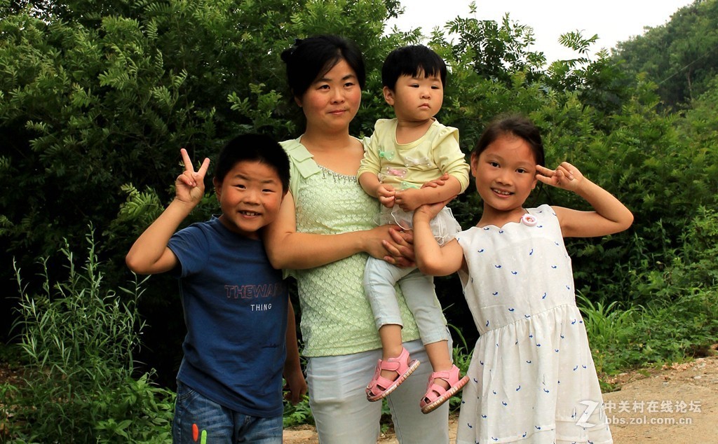 快乐童年---捉泥鳅