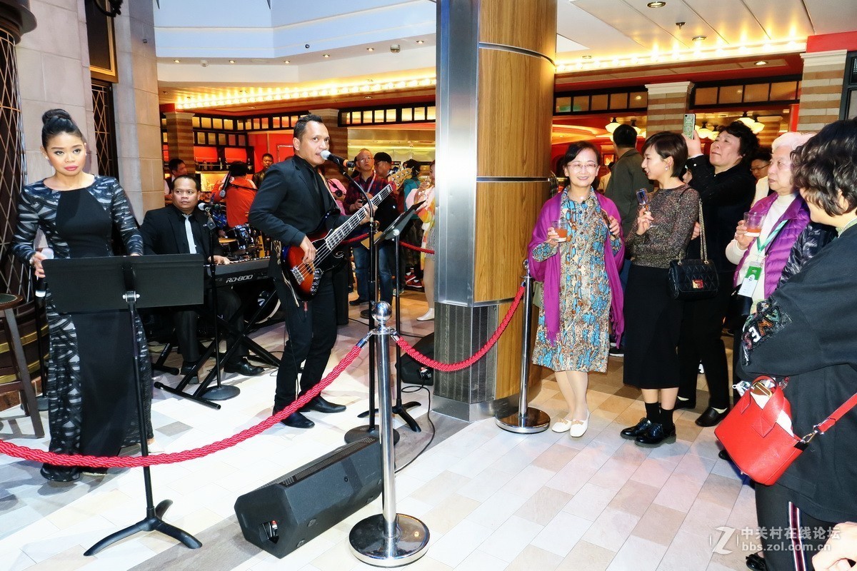 邮轮上的精彩演出