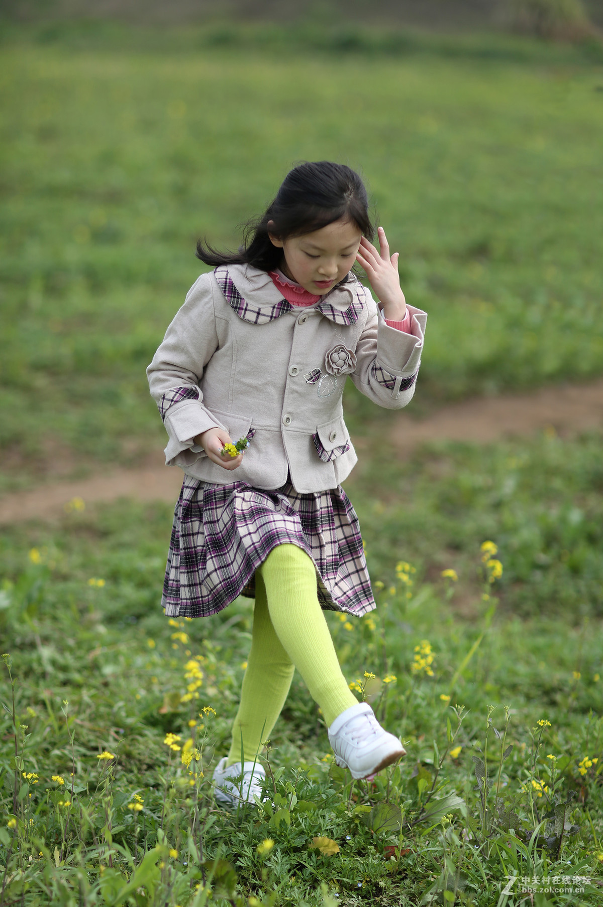 12年初就没碰过机子啦，女儿大了，还是重新配点装备拍纪念照吧，要不老来无回想