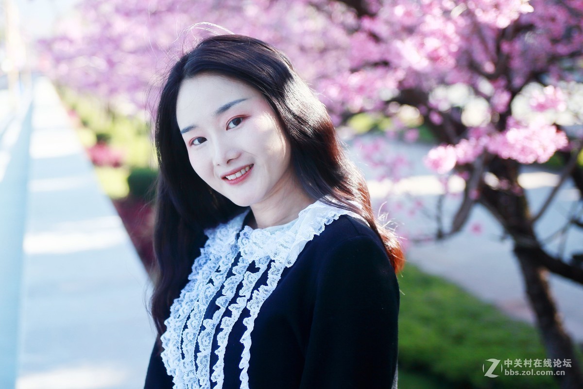 樱花盛开美人来