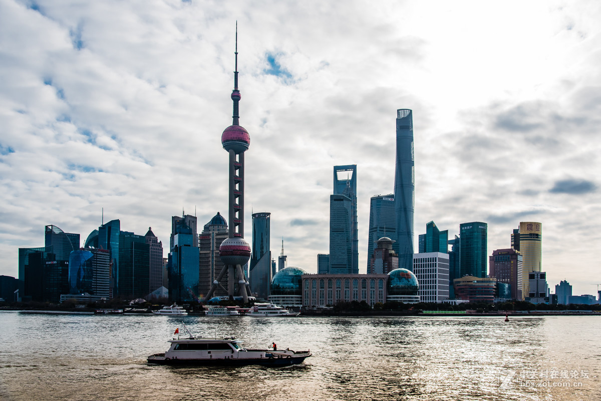 镜头里第149号上海东方明珠电视塔全景展示