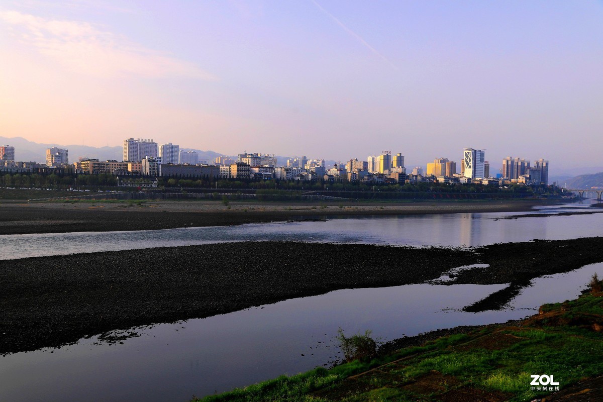春天江滨大道拍汉江风光