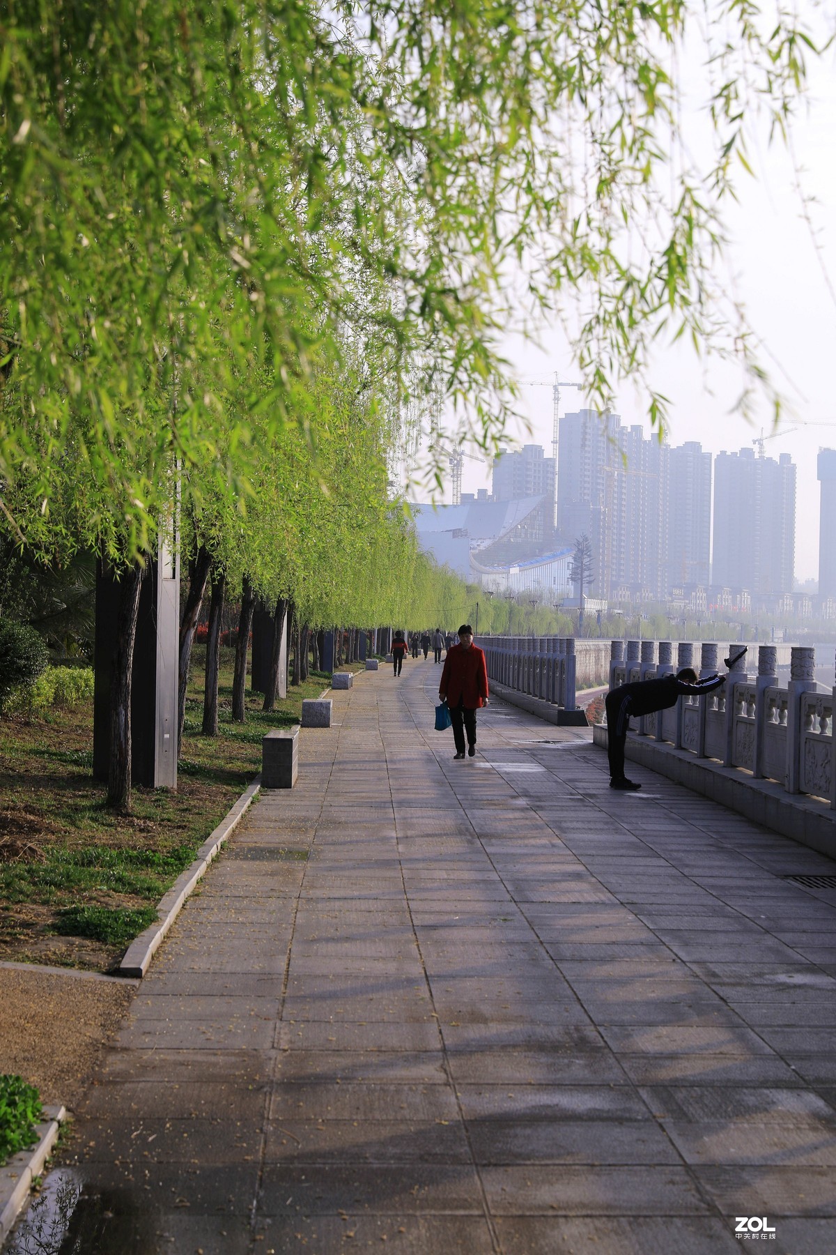 春天江滨大道拍汉江风光