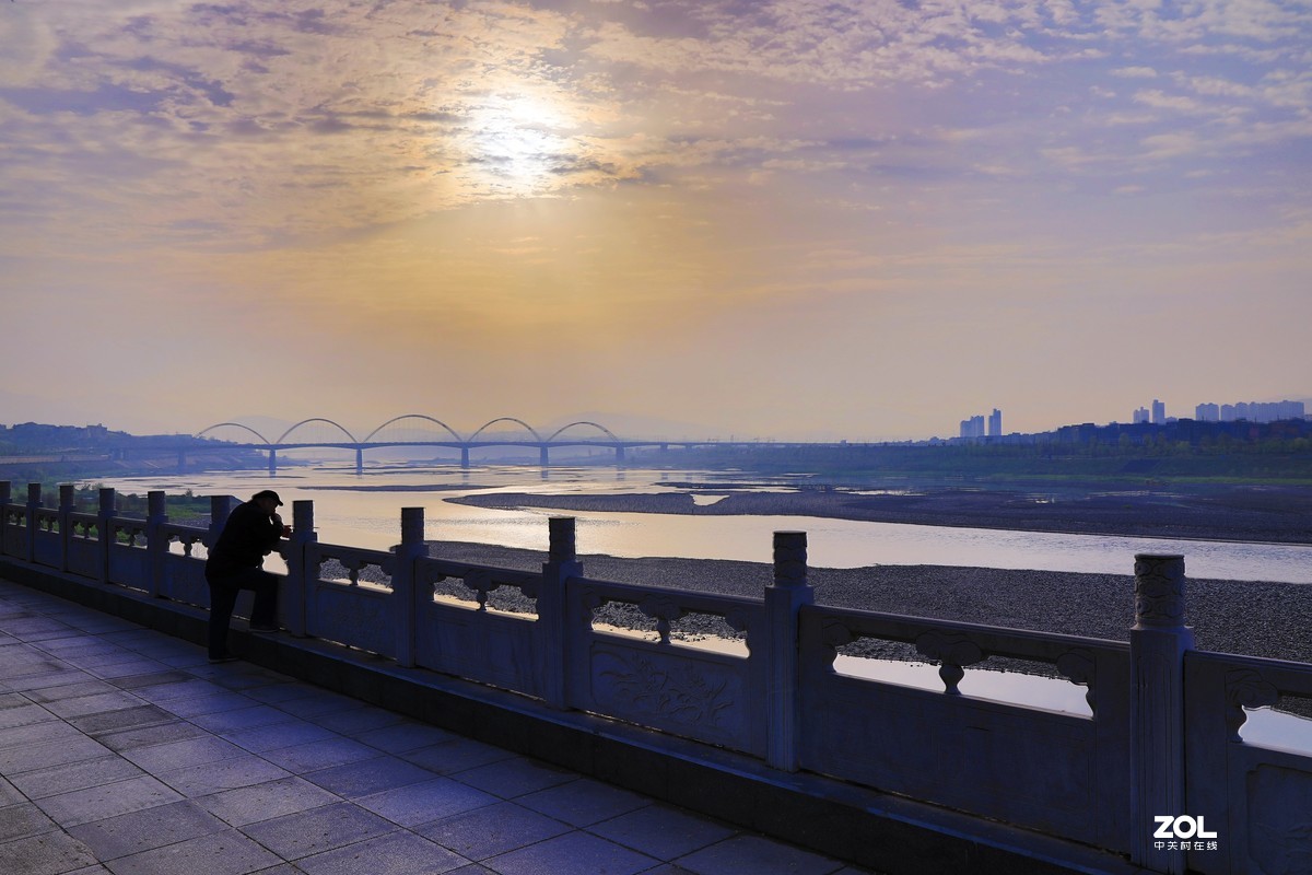 春天江滨大道拍汉江风光