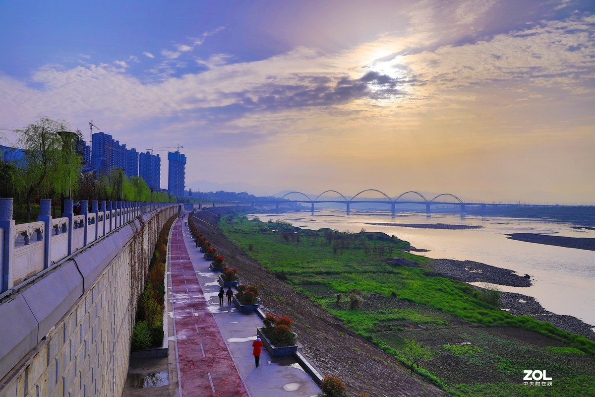 春天江滨大道拍汉江风光
