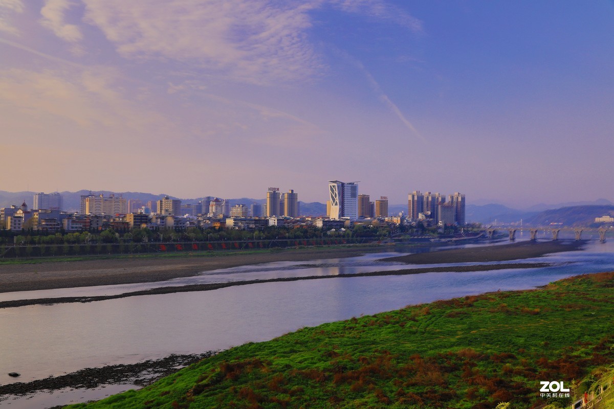 春天江滨大道拍汉江风光