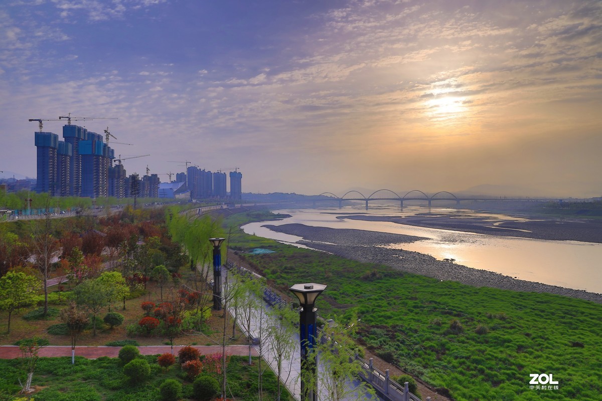 春天江滨大道拍汉江风光