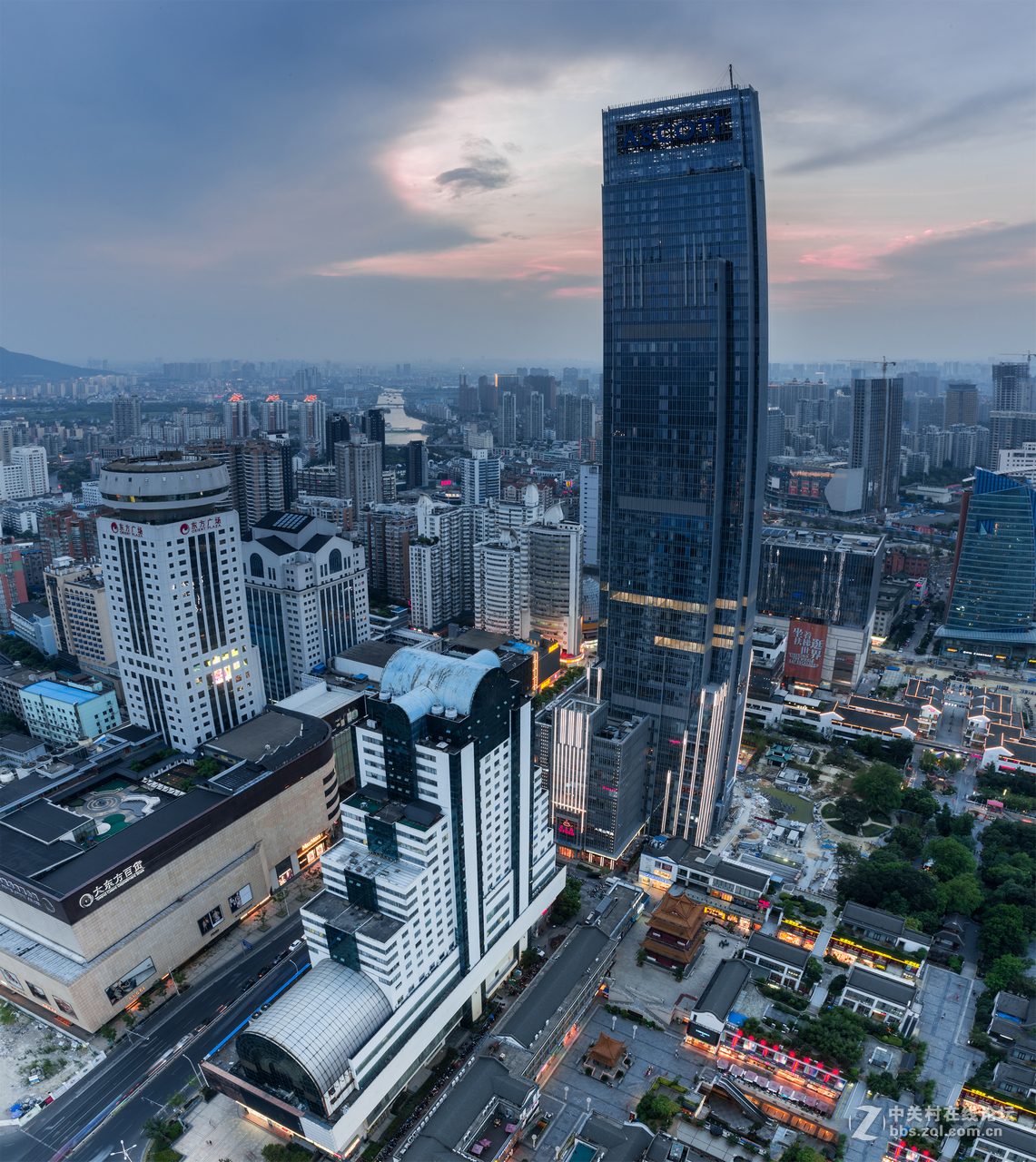 360楼顶拍摄的夜景