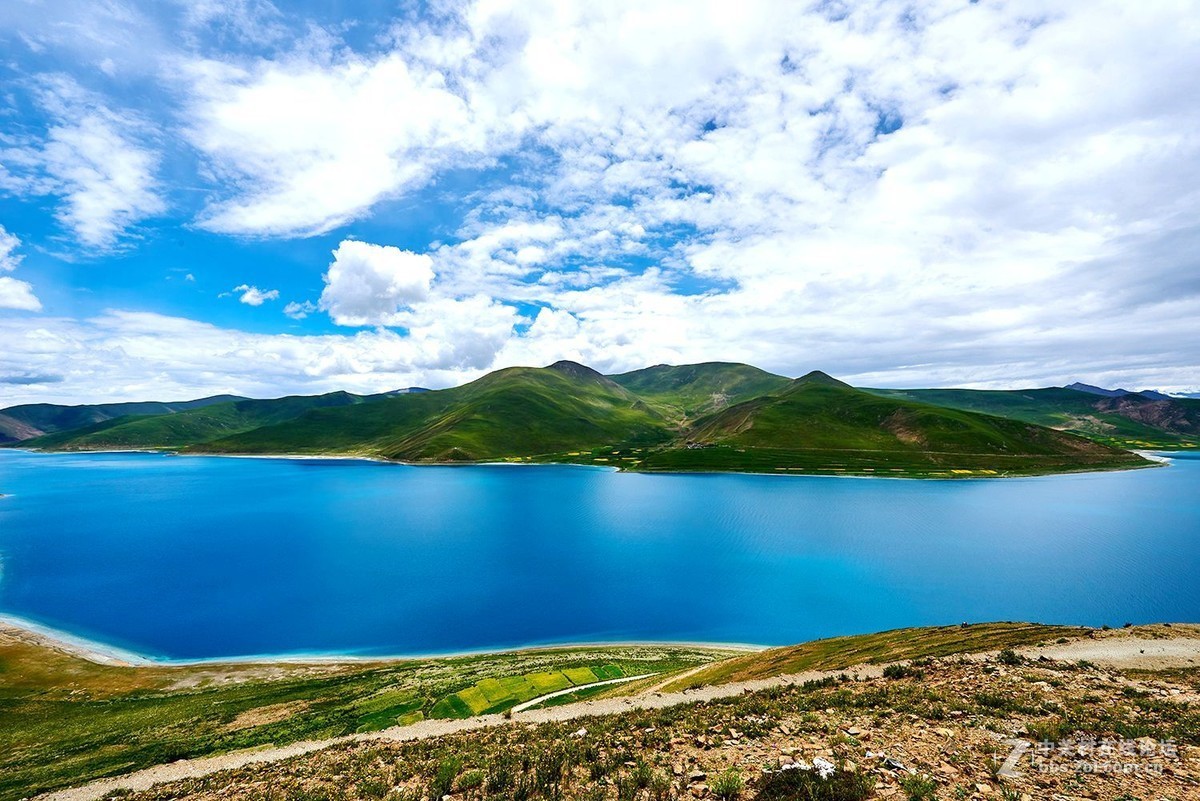 羊卓雍湖地处西藏山南地区浪卡子县