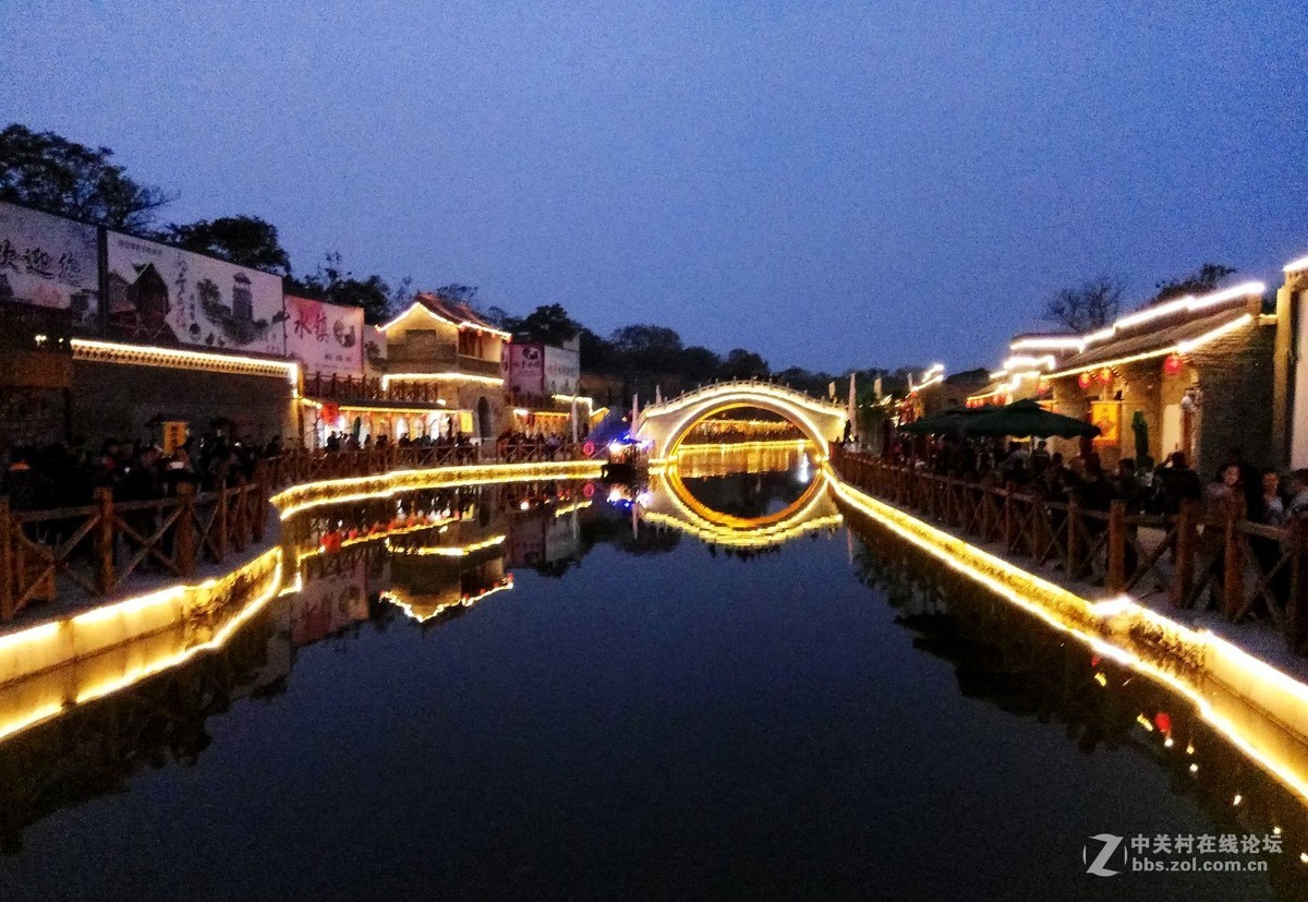 手机夜景，河北峰峰响堂水镇随拍。