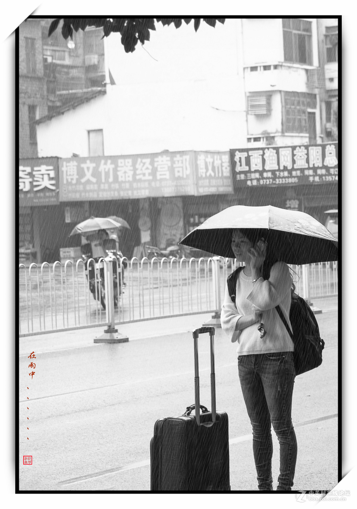 着色书。 女孩在雨中带着雨伞跑步图片免费下载-5162006927-千图网Pro