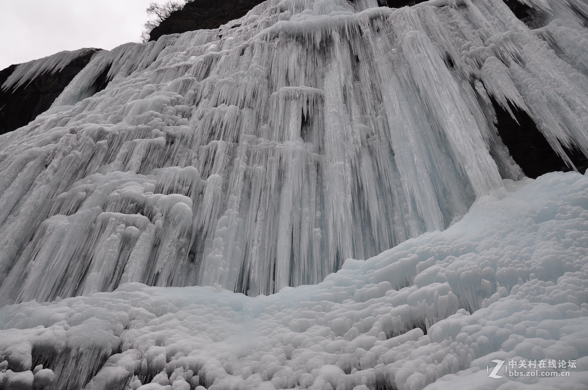虎牙冰瀑美丽冻人