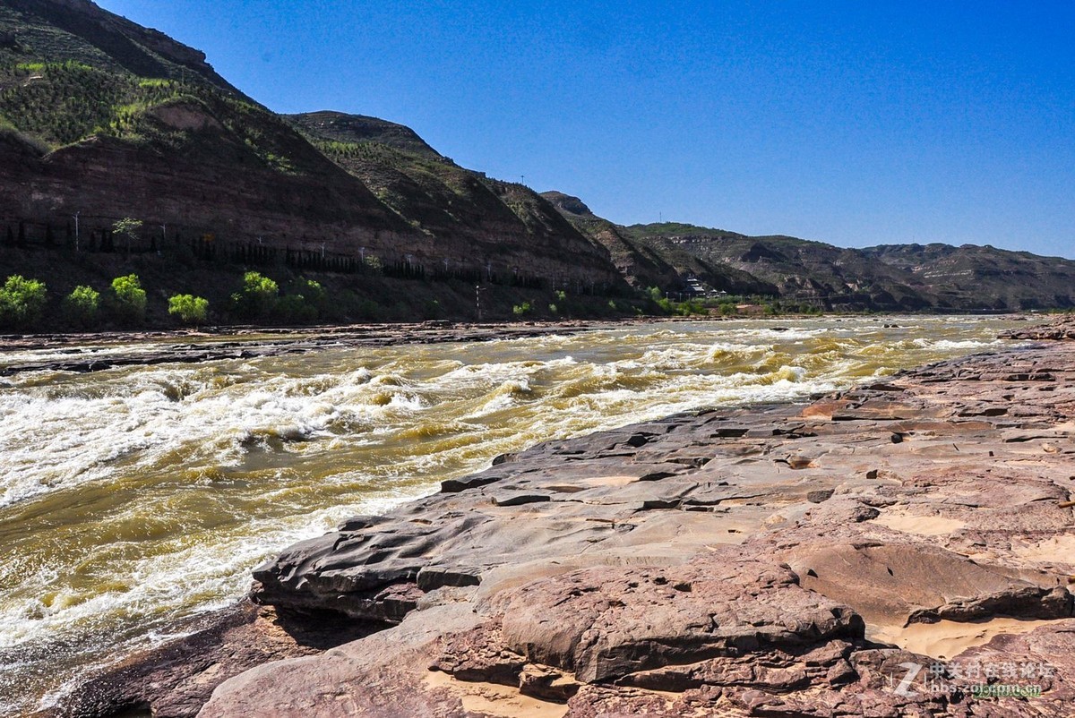 枯水期的山西壶口瀑布01