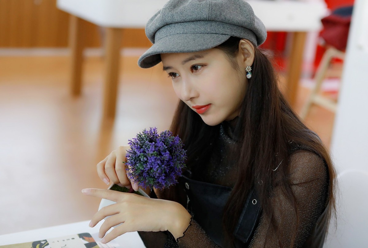 戴帽子的女孩