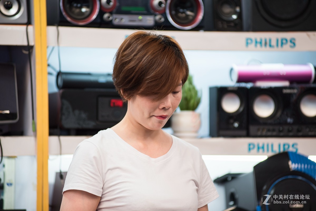 试一试尼康小钢炮80--200F2.8二代老镜头。