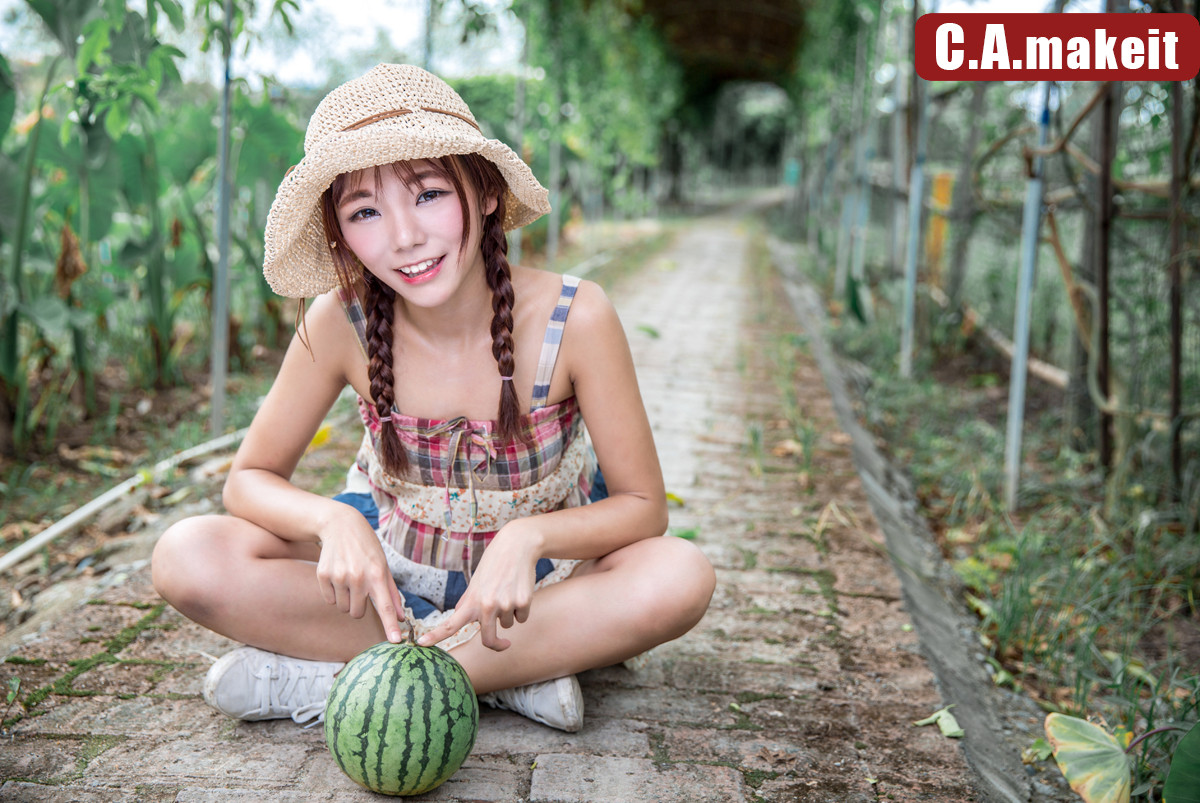 西瓜小太妹复合灯具外拍人像