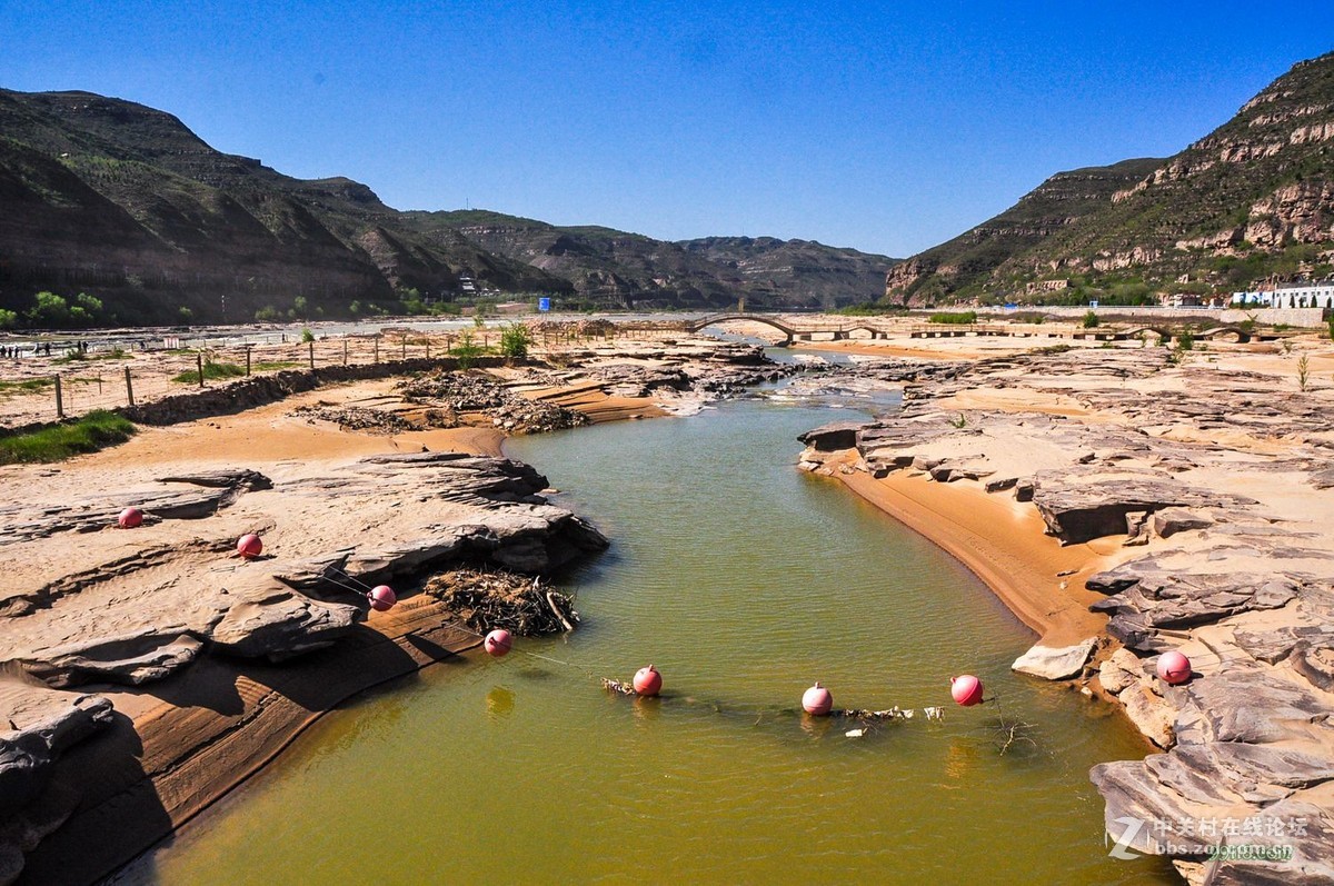 枯水期的山西壶口瀑布01