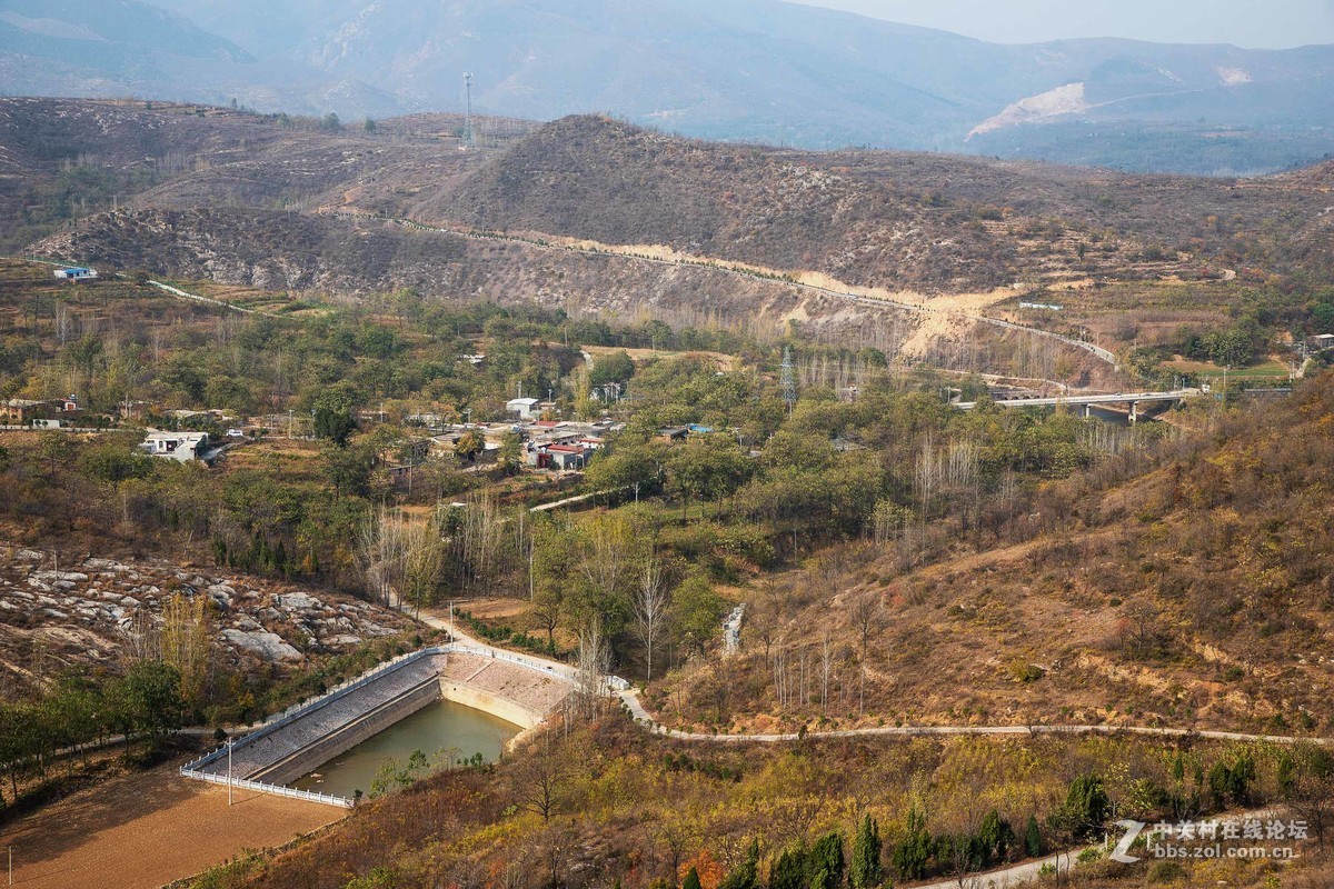 秋尽冬来，景色依然。