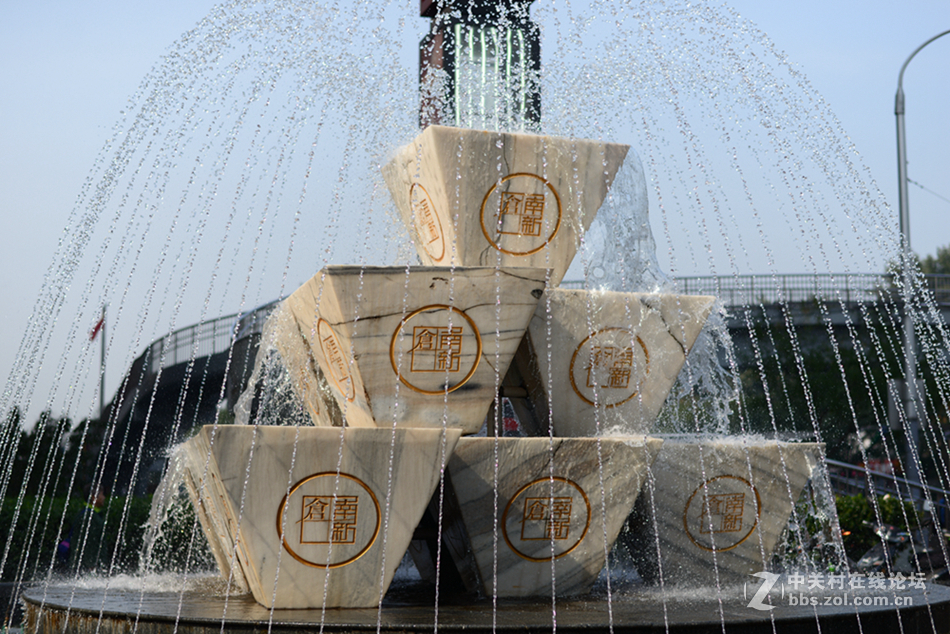 焦内清晰艳丽，焦外却柔美的一塌糊涂，神马东西啊！